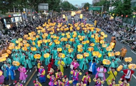 서울도심 5만명 연등행렬내일은 뉴진스님 '부처핸섬'