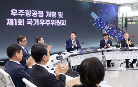 尹 "2045년 화성에 태극기…'스페이스 광개토 프로젝트' 추진"