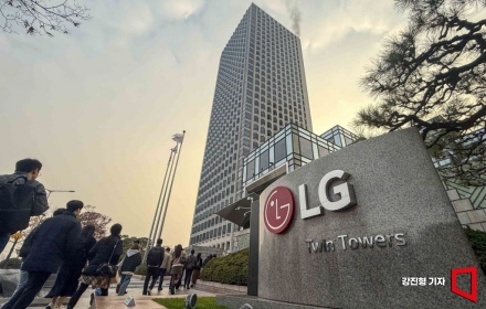 LG디스플레이·CNS '웃음', 전자·엔솔 '우울'… LG그룹 실적 희비