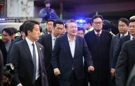 권성동 "헌재 판단결과 승복" 발언에 분주해진 대통령실    
