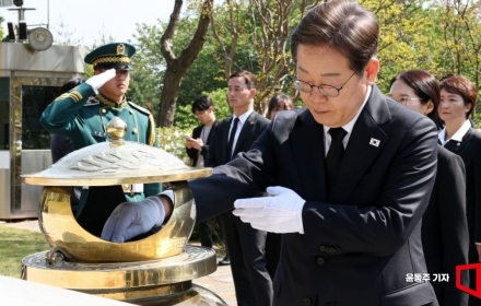 이재명 '대선후보' 첫 행보, 반도체부터 챙겼다