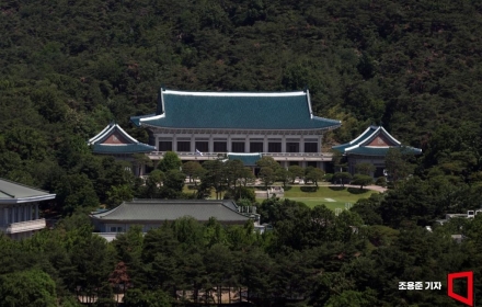 청와대 "노인 무임승차 제한, 고려하지 않는다"