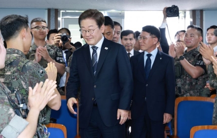 이재명 대통령 "중단된 남북 대화채널부터 신속히 복구"