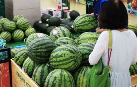 수박 한 통 3만원 육박…폭염에 농산물 값 줄줄이 급등