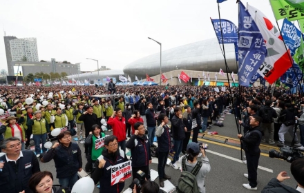 Major Labor Unions Hold Large-Scale Rallies in Central Seoul Over the Weekend, Demanding Retirement Age Extension and 4.5-Day Workweek
