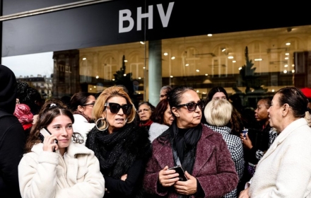 "감히, 격 떨어지게" 샤넬 걸치던 콧대…'2000원 중국 옷'에 우르르