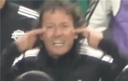 "Racism" vs. "Did You Not See It?": Jeonbuk Coach's Hand Gesture Sparks Controversy