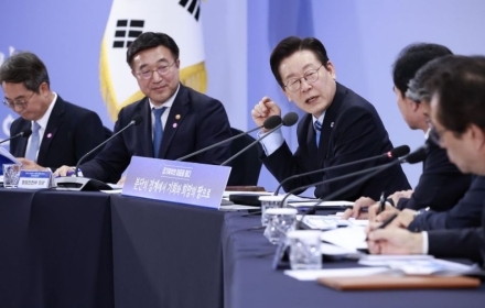 President Lee: "Reward and Punishment for Public Officials Is Fundamental... Both Overcoming Rebellion and Proactive Administration Are Necessary"