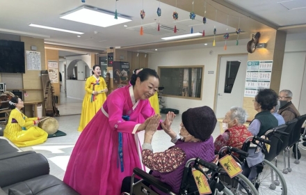 Seo District’s Traveling Korean Music Performance ‘Dingdong! Sseuksak Gugak’ Receives Positive Response from Residents