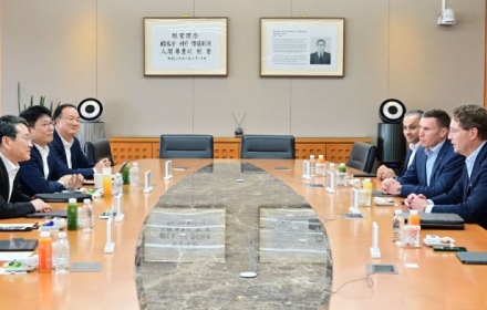 LG Display to Supply Displays for Mercedes-Benz EVs in Automotive Alliance