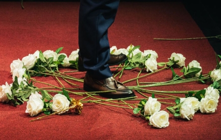 [On Stage] Like "Hotel California," There's No Escape... Seoul Metropolitan Theatre's "Trap"