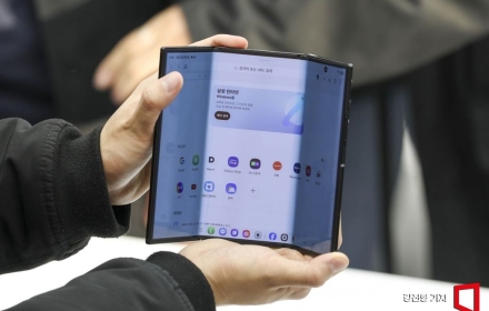 출시 첫날 '완판' 트라이폴드, 17일 재입고…추가 물량 계획 無