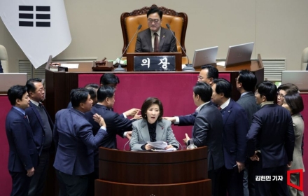 여야, 결국 필리버스터 대치…연말 입법 갈등 고조