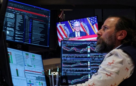 뉴욕증시, 금리 인하·오라클 실적 소화하며 혼조세…다우 최고치