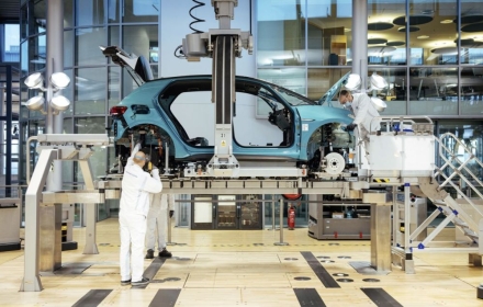 EU,'2035 내연기관차 판매 금지' 철회…완성차 업계도 전략 수정