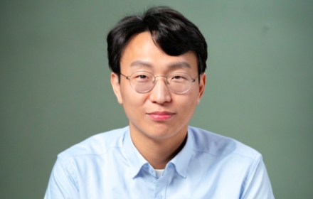 '저속노화' 정희원, 스토킹·공갈 미수 혐의 전 동료 고소