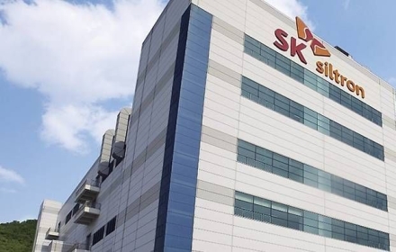 밥캣 다음은 SK실트론…두산, 반도체 슈퍼사이클 올라탔다