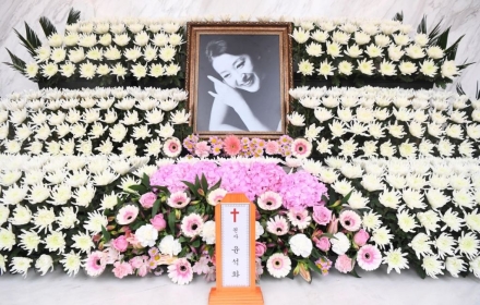 문체부, 故윤석화 문화훈장 추서 추진…"연극계 발전 기여"