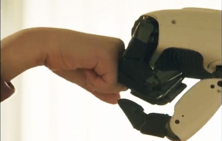 LG전자, CES서 홈로봇 '클로이드' 공개…집안일·비서 역할도