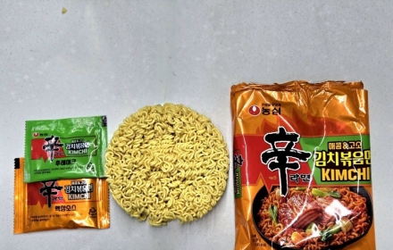 [먹어보니]불닭보다 익숙한 매운맛…자꾸 땡기는 신라면 김치볶음면