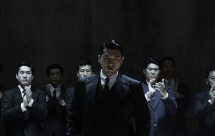 괴물이 된 공무원, 칼을 든 돈키호테…'광기'의 시대를 들이받다[슬레이트]