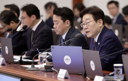 李대통령 "최다·최고·최대 성과 추렸다"…경제는 '코스피 신기록'