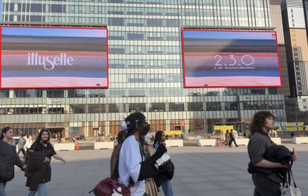 빌딩숲까지 공연장으로…BTS 컴백에 서울 도심 '들썩'