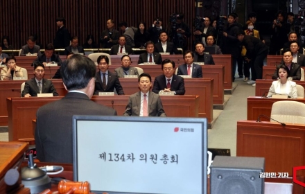 張 포함 국힘 전원 '절윤' 결의…"尹 정치 복귀 주장 반대"