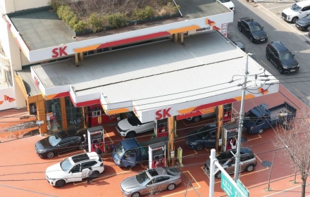 석유 최고가격제 사흘째, 주유소 가격 인하 '거북이걸음'