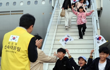 Operation Desert Shine Completed: President Lee Commends Diplomatic and Defense Officials