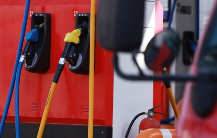 Even a 10-Won Price Difference Drives Customers Away?Budget Stations Can't Survive... The Tears of the Price Ceiling Policy