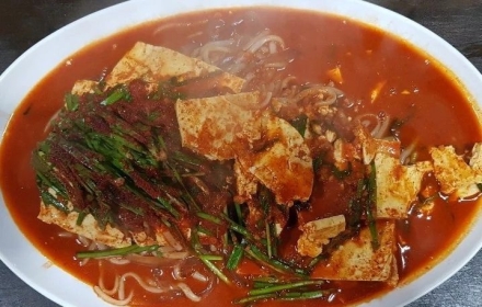 Do You Know the 'Top 3 Flavors of Daejeon'?Bread, Kalguksu Noodles, and Spicy Stir-fried Tofu?