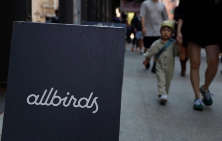 Shares Plummeted 99%, Then Suddenly Soared 600%... The Former Sneaker Brand Favored by Presidents Makes a Stunning Comeback