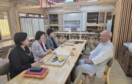 Mayor Jungsooki of Seongsan District, Changwon, Holds Communication Meeting During Visit to Bulgoksa Temple