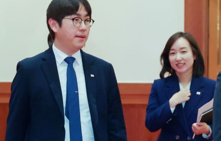 President Lee Accepts Resignations of Jung Woo Ha and Eunsoo Jeon for By-Election Bids: "A Major Decision"