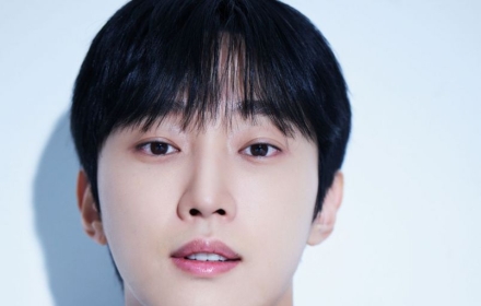 Actor Jinyoung Reunites with I.O.I as Producer After 10 Years