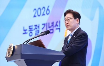 李, 63년 만의 노동절 "차이를 이유로 등 돌리거나 적대하면 안 돼"