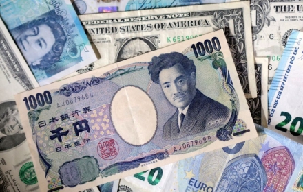 日엔화 환율 달러당 155엔대 급등…재무상 "노코멘트"