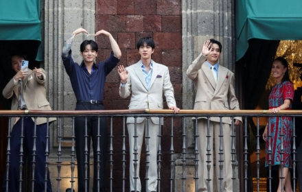 멕시코 대통령 만난 BTS, 국립궁 앞 수만명 몰려