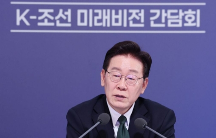 조선업계 만난 李대통령 "공공 발주는 불황기로 미뤄두면 어떤가"