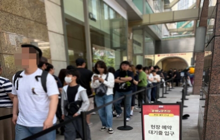 "한국인 일상 너무 부러웠다"…아침부터 명동 한복판에 줄 선 외국인들[르포]