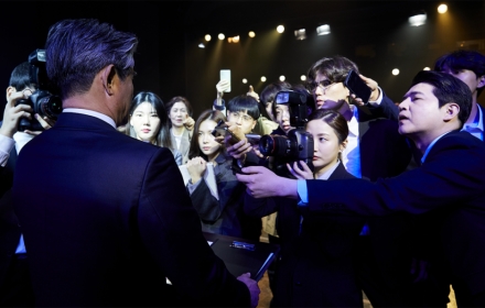"도와주십시오" 요즘 부쩍 '90도 인사'하며 다가오는 이들, 얼마나 벌까 [Data Pick]