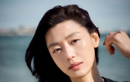 11년 만에 스크린 돌아온 전지현 "집단지성 좀비와 사투…인간 본성 매력적"
