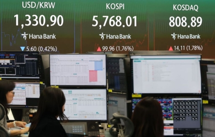 코스피, 약세 개장 후 상승으로 마감…5700선 회복
