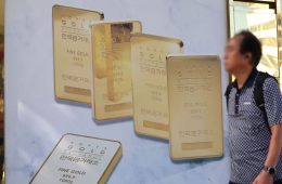 Does War Drive Gold Up? This Time, Oil and Rates Weigh on Gold Prices 