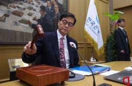 후퇴한 美 인하 기대, 한은 4월 동결 유력…고민은 깊어졌다
