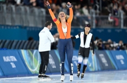 유니폼이 아니라 지퍼 내린 그 환희의 순간이 팔렸다, 3억3000만원에