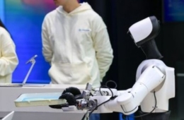 껍데기 만들던 중국이 두뇌에 집착...HW→SW 경쟁력 이동 