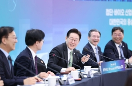 청와대 "국채 발행 없이 추경 가능…필요한 곳에 충분히 투입"