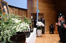 故 이해찬 전 총리 49재…김혜경·권양숙 여사 참석